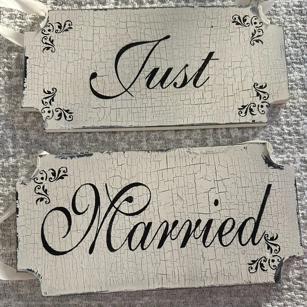 Gorgeous Shabby Chic Mr & Mrs and/or Just & Married Signs for Couples to Hold